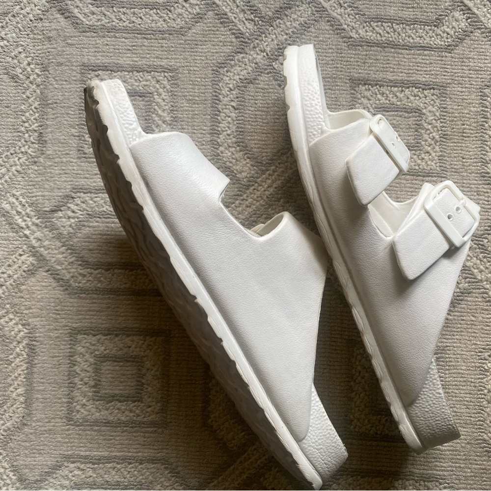 Cushionaire White EVA Sandals - Picture 6 of 11
